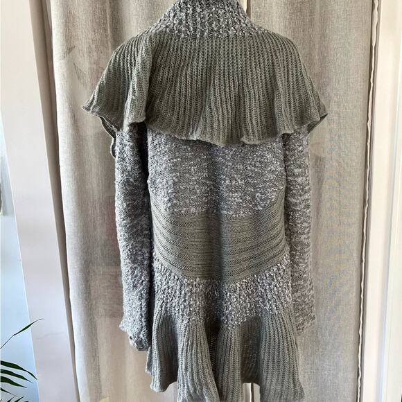 Ryu sweater - Picture 8 of 11